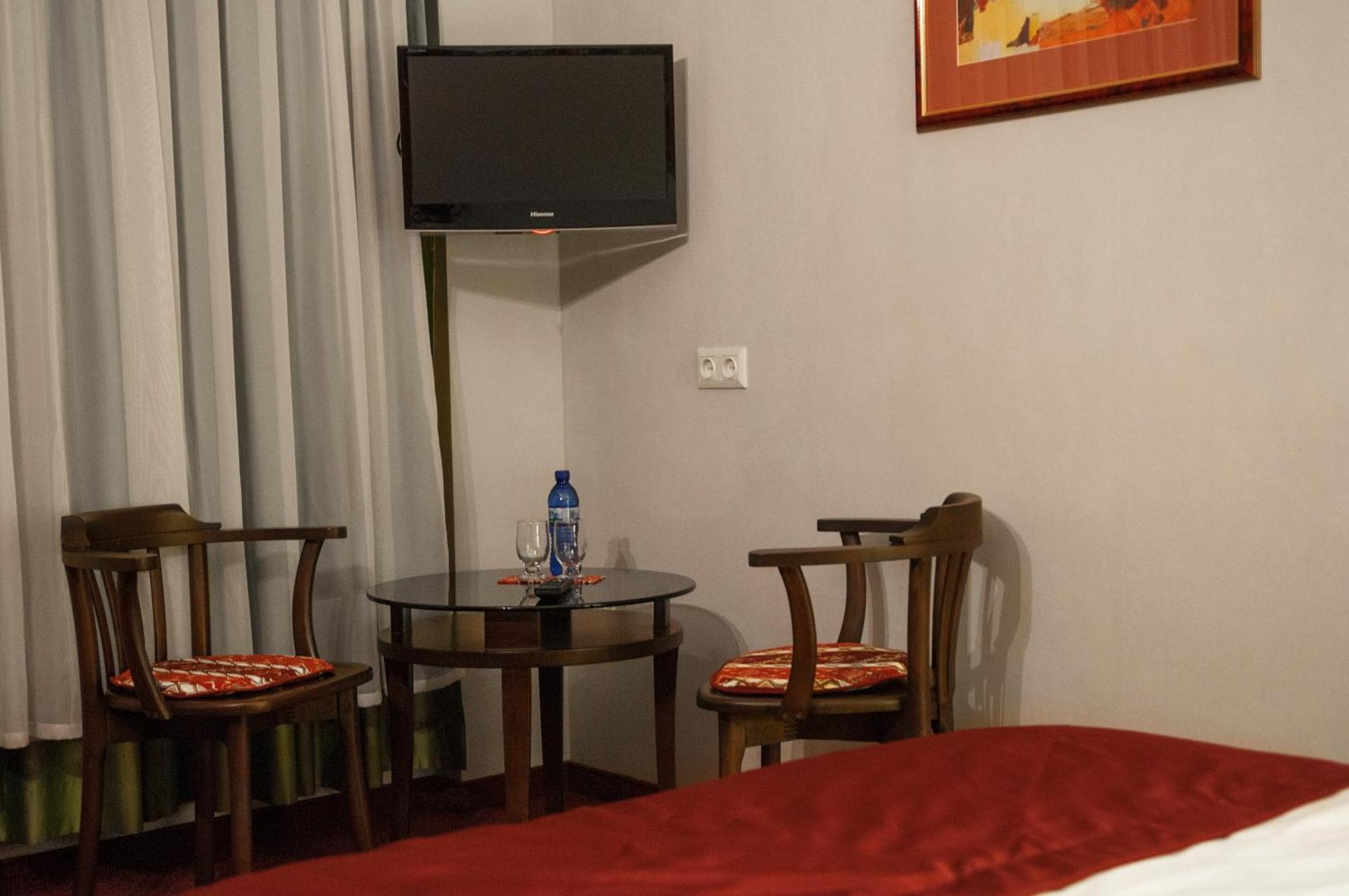 Prestige Palace - Esquisse Hotel Tiflis Habitación foto